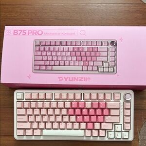 BRAND NEW YUNZII B75 PRO Pink Mechanical Keyboard